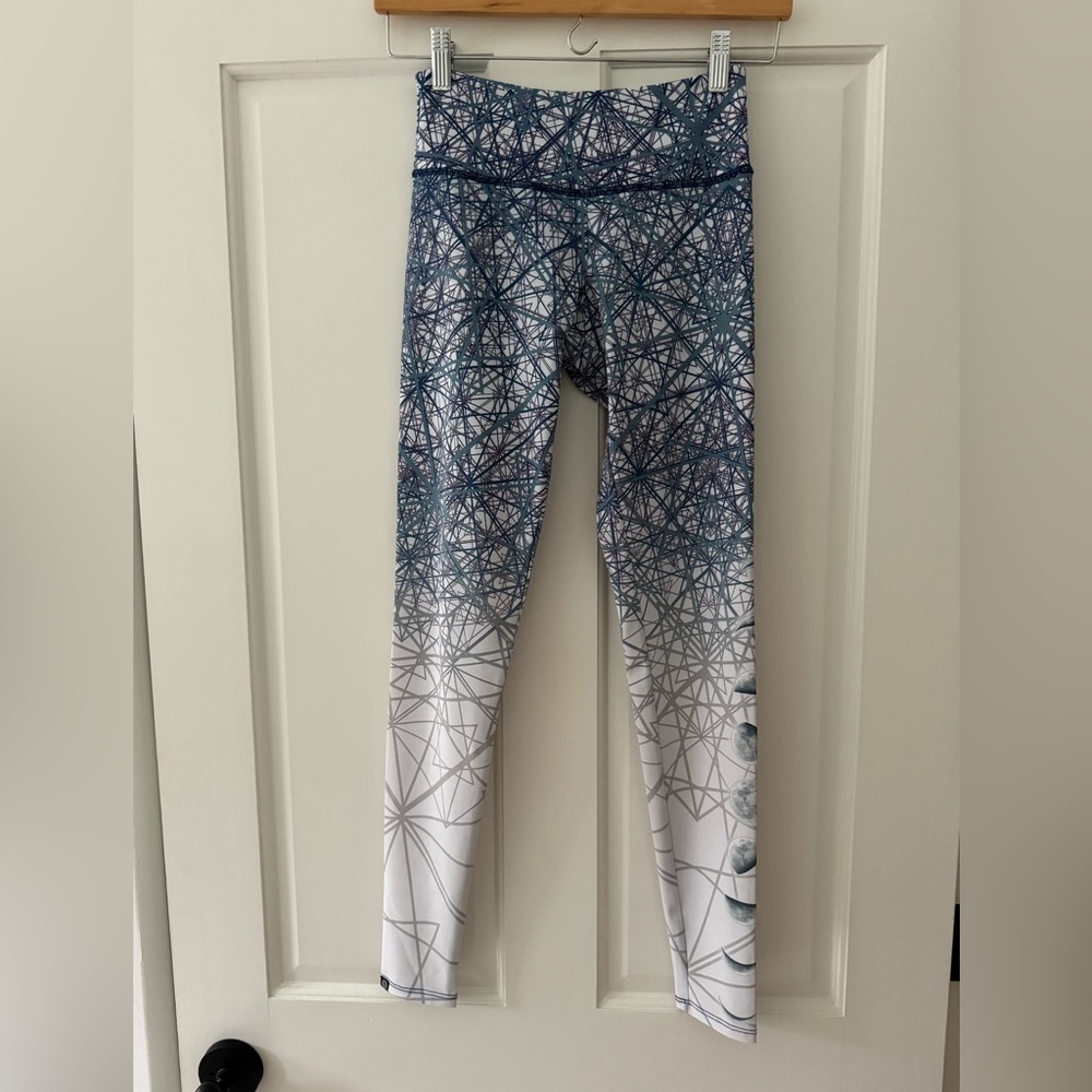 Onzie Moon Phase Leggings in EXCELLENT Condition